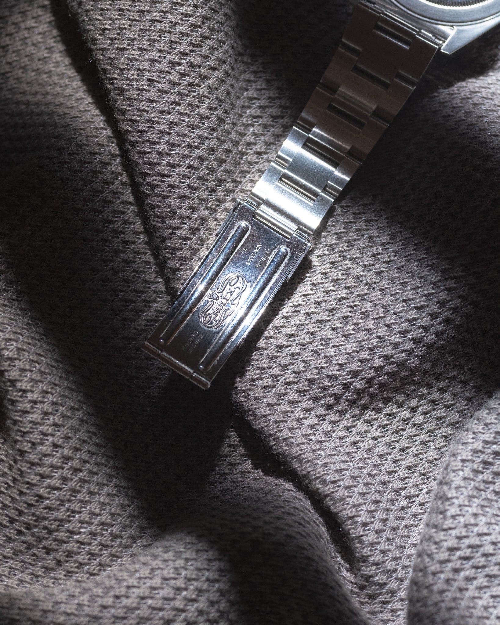 Rolex_Explorer_II_at_Bucherer_in_Bern_in_2011_7