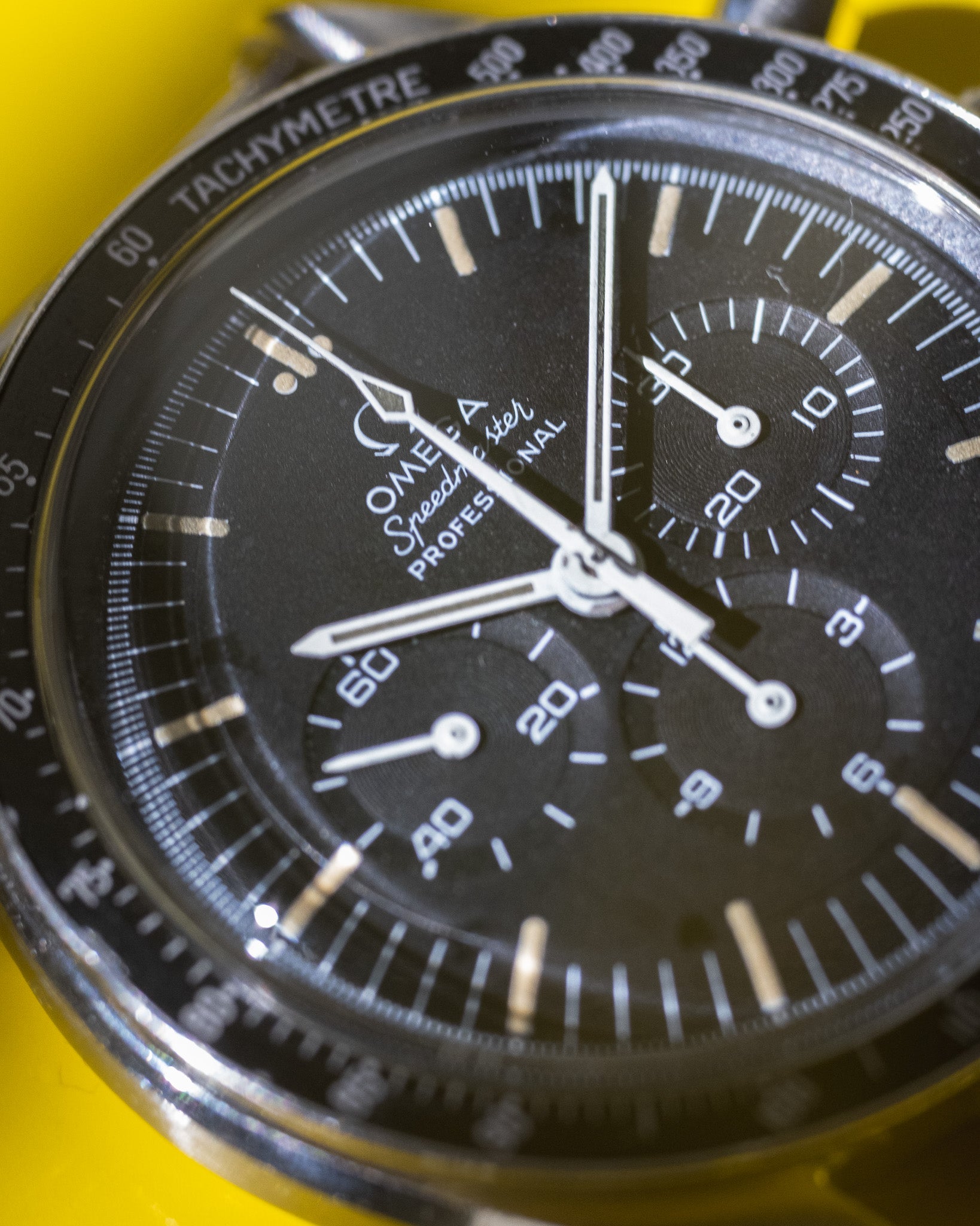 Omega Speedmaster Moonwatch Ref. 145.022 69ST Straight Writing lespetitshorlogers