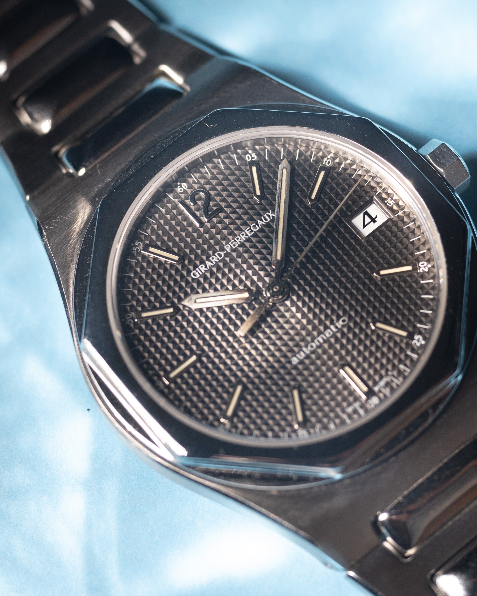 Girard Perregaux Laureato Reference 8010