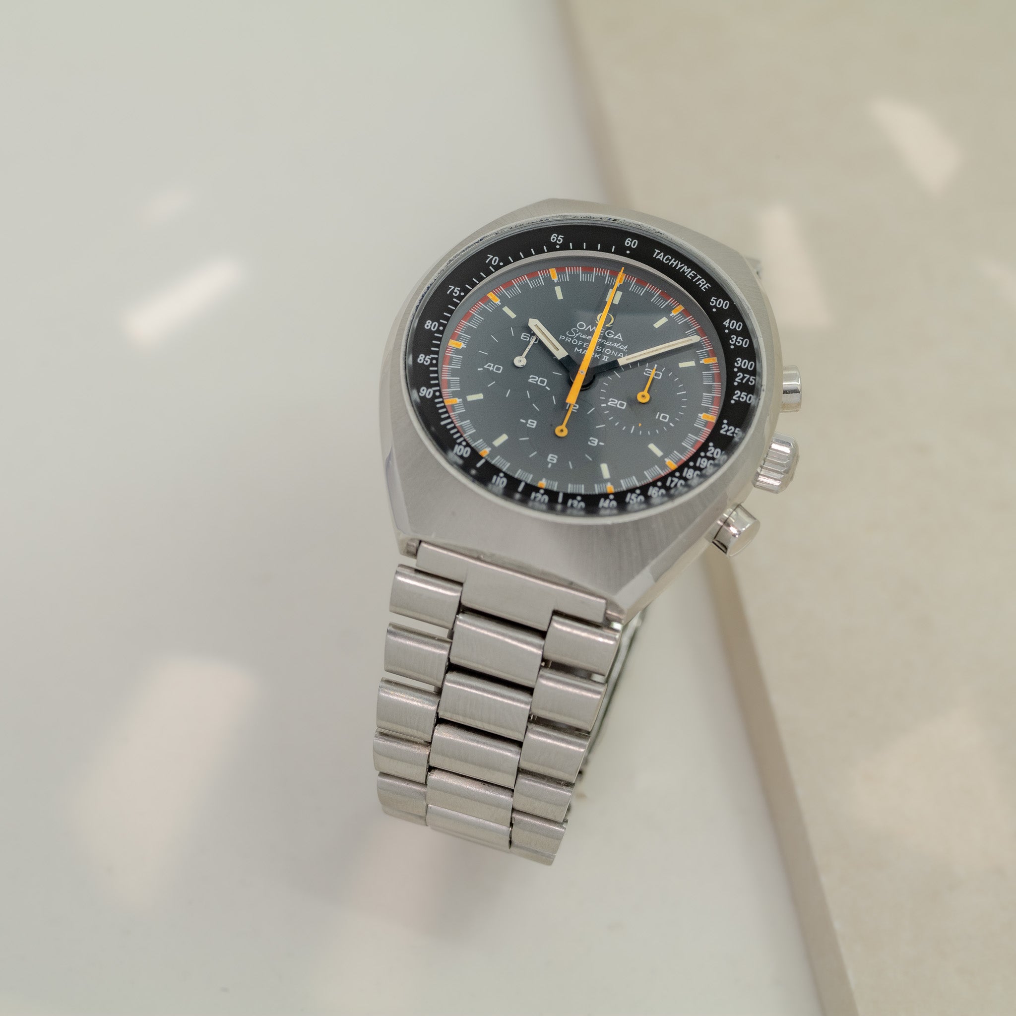 Omega Speedmaster Mark II ST 145.014 - lespetitshorlogers display picture 2