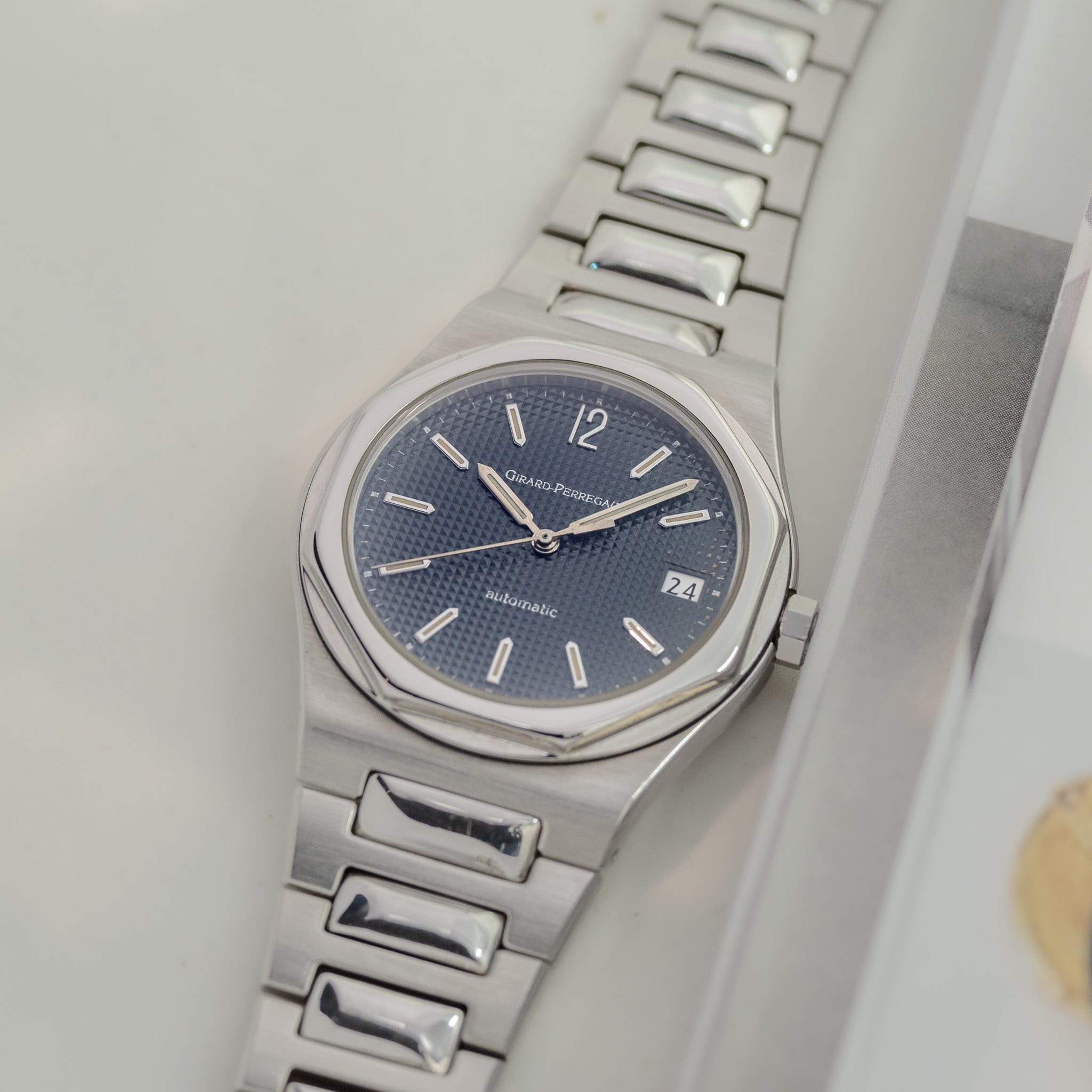 Girard-Perregaux Laureato Reference 8010