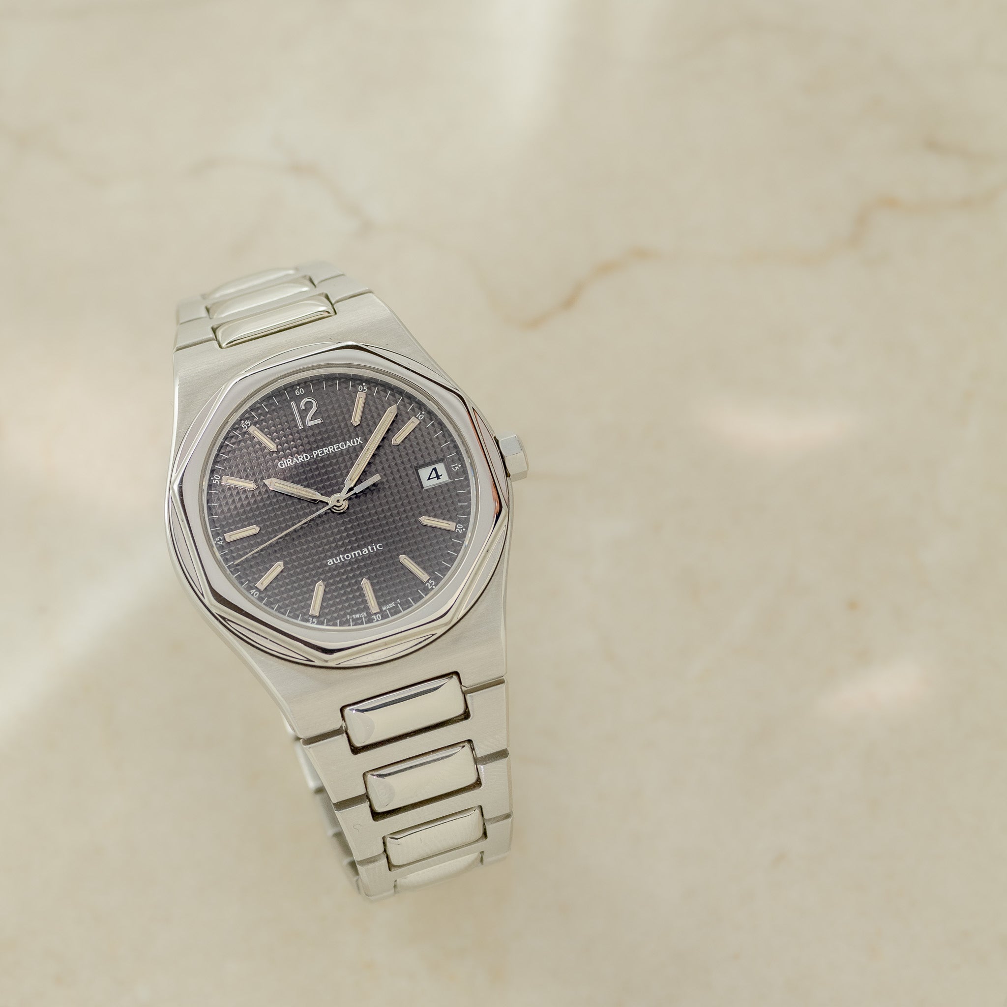 Girard-Perregaux Laureato Reference 8010